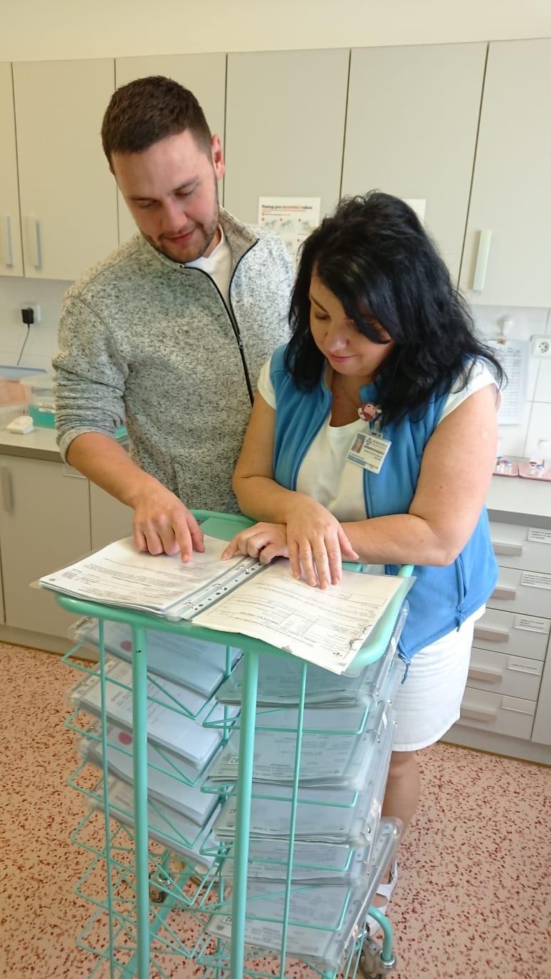 Mgr. et Mgr. Oldřich Hošek Vrchní sestra Oddělení klinické a radiační onkologie Pardubická nemocnice, Nemocnice Pardubického kraje, a.s.