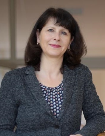 děkanka Fakulty zdravotnických studií Univerzity Pardubice doc. Ing. Jana Holá, Ph.D.