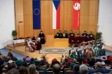 Rektor UPCE na inauguraci ocenil osobnosti univerzity i veřejného života