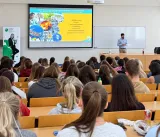 Studující UPCE nahlédnou do fungování firem během Týdne teorie a praxe v ekonomice